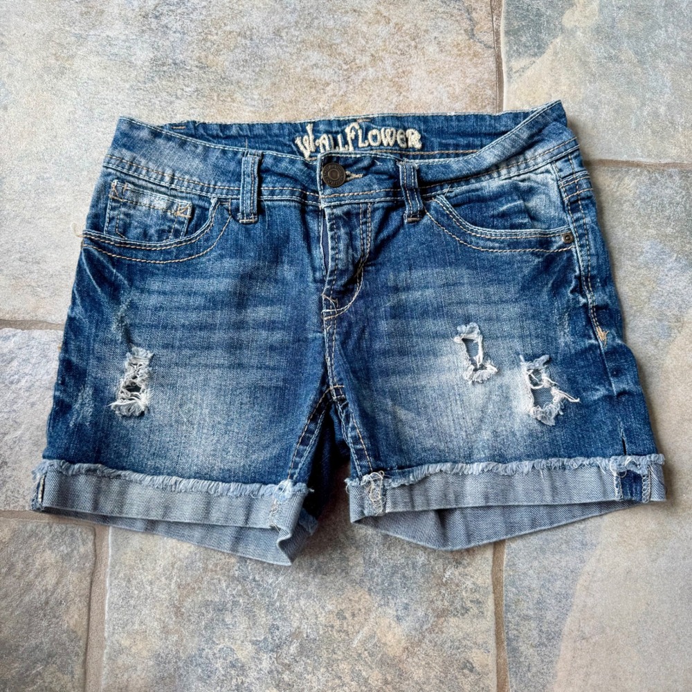 Wallflower Y2K 2000s Vintage Distressed Denim Dark Wash Shorts – Size 7